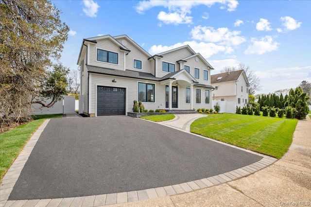 2 Winters Court, Plainview, NY 11803