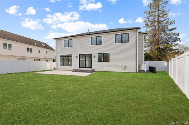 2 Winters Court, Plainview, NY 11803