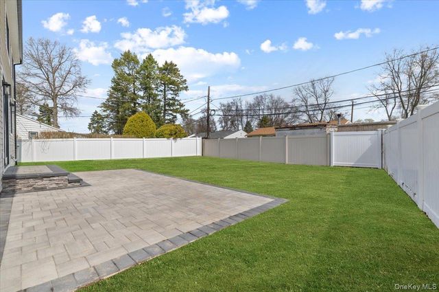 2 Winters Court, Plainview, NY 11803