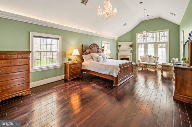 20 SLEEPY HOLLOW DR, Newtown Square, PA 19073