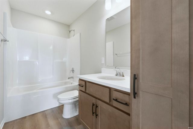 4046 Shadowood Lakes Trail, Fort Wayne, IN 46818