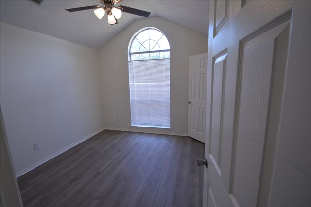 10212 Lone Eagle Court, Fort Worth, TX 76108