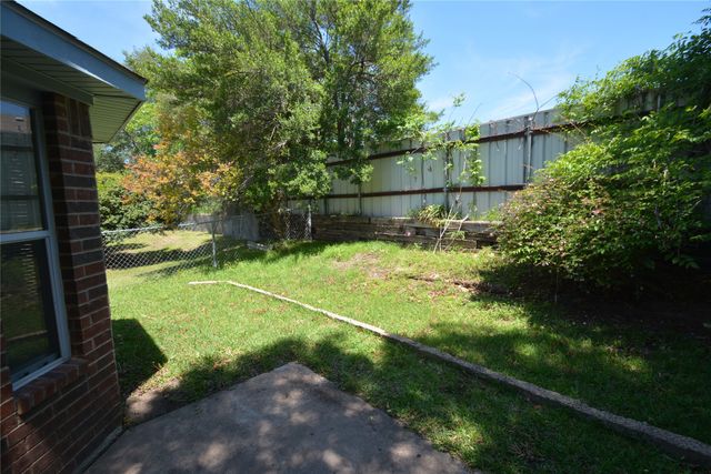 10212 Lone Eagle Court, Fort Worth, TX 76108