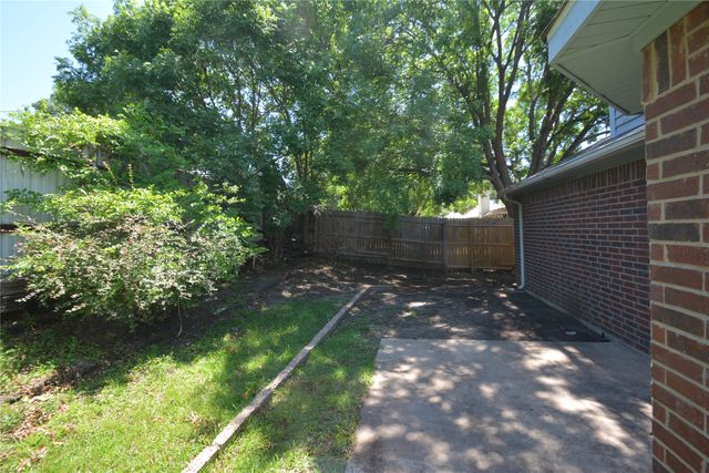 10212 Lone Eagle Court, Fort Worth, TX 76108