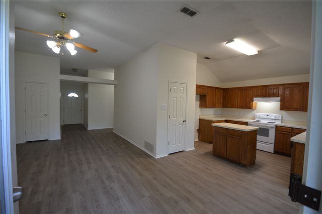10212 Lone Eagle Court, Fort Worth, TX 76108