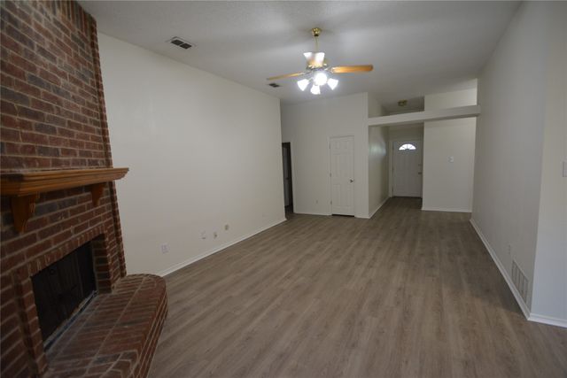 10212 Lone Eagle Court, Fort Worth, TX 76108