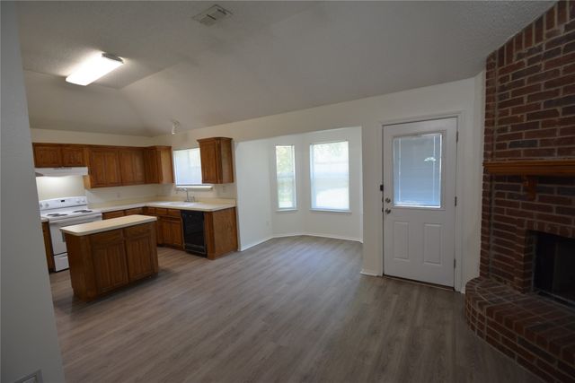 10212 Lone Eagle Court, Fort Worth, TX 76108