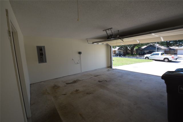 10212 Lone Eagle Court, Fort Worth, TX 76108