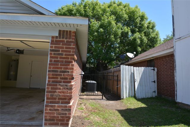 10212 Lone Eagle Court, Fort Worth, TX 76108