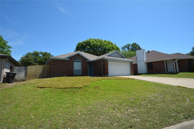 10212 Lone Eagle Court, Fort Worth, TX 76108