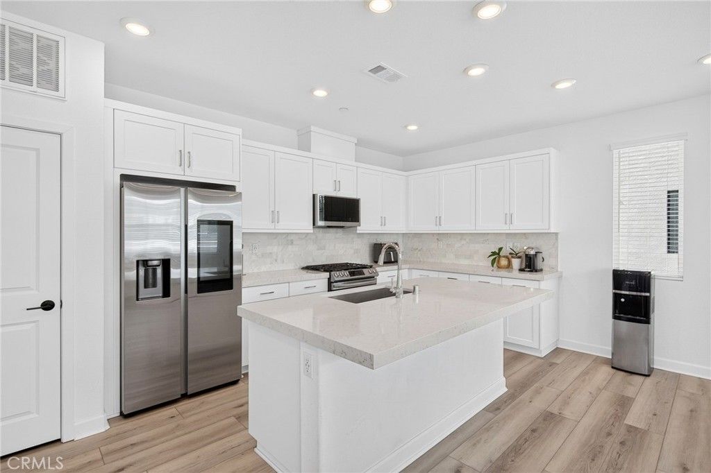 Image 18 of property listing at 2402 Cascalote Loop, San Diego, CA 92154