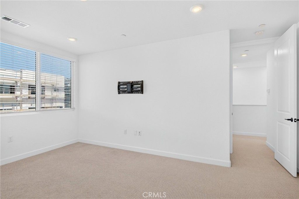 Image 25 of property listing at 2402 Cascalote Loop, San Diego, CA 92154