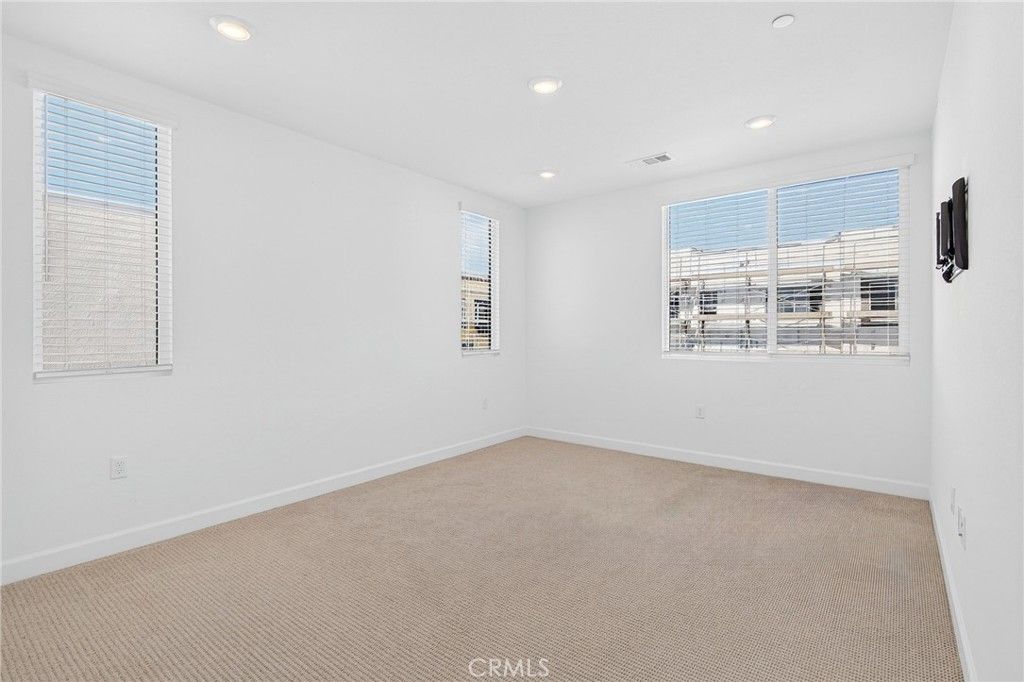 Image 26 of property listing at 2402 Cascalote Loop, San Diego, CA 92154
