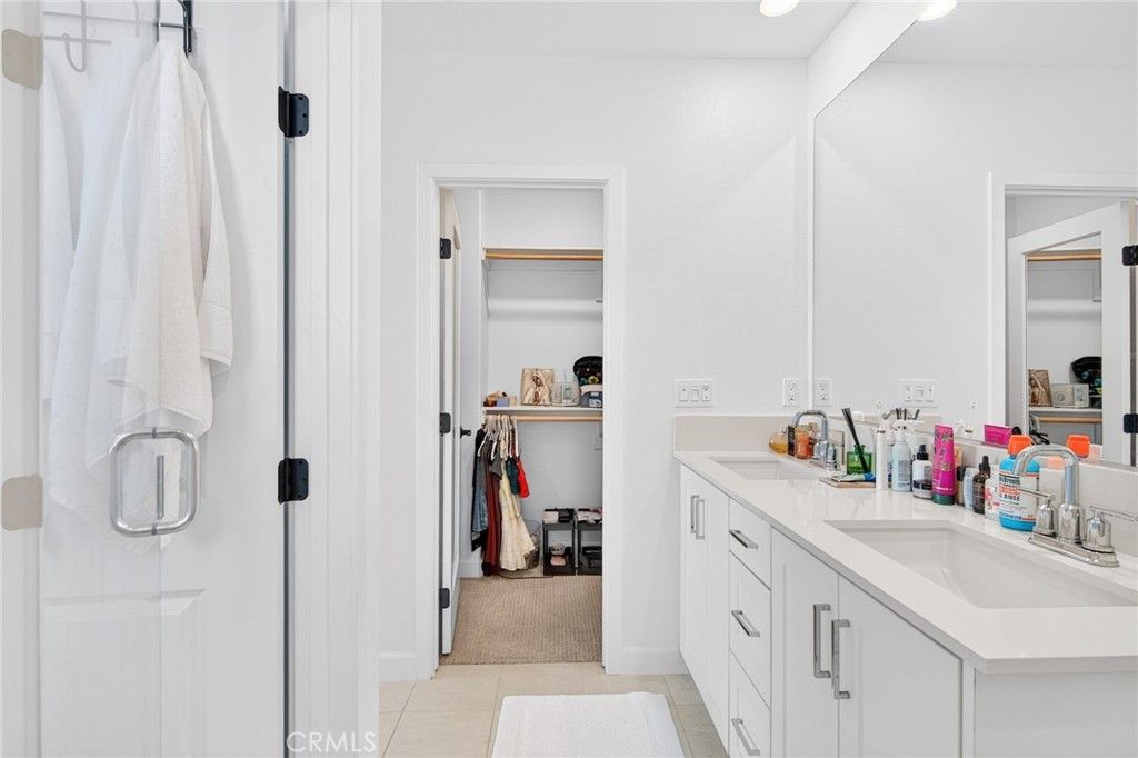 Image 32 of property listing at 2402 Cascalote Loop, San Diego, CA 92154