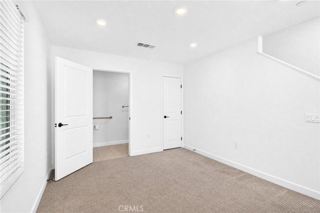 Image 6 of property listing at 2402 Cascalote Loop, San Diego, CA 92154