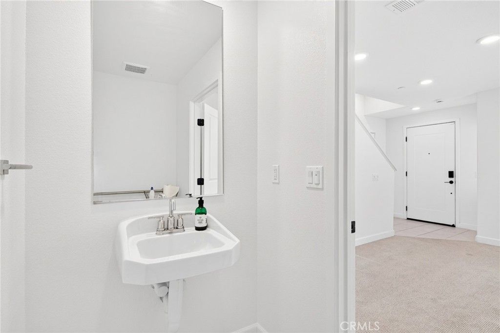 Image 8 of property listing at 2402 Cascalote Loop, San Diego, CA 92154