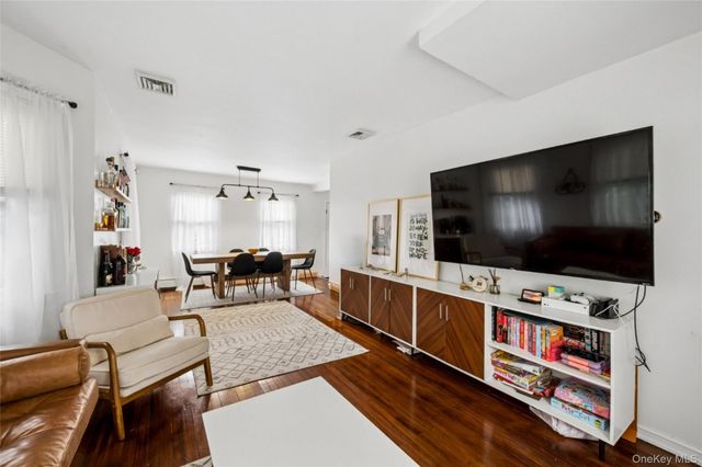 104 Park Avenue, Babylon, NY 11702