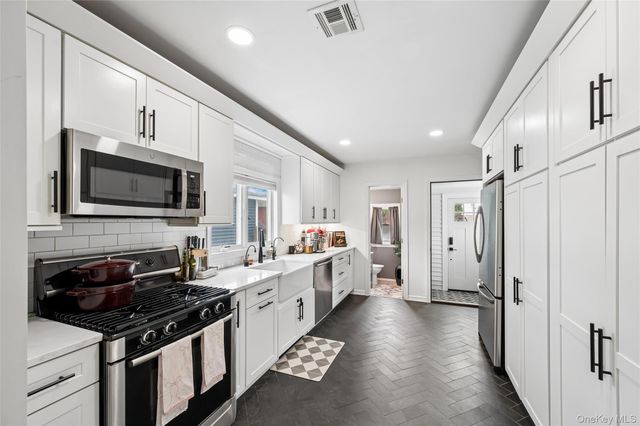 104 Park Avenue, Babylon, NY 11702