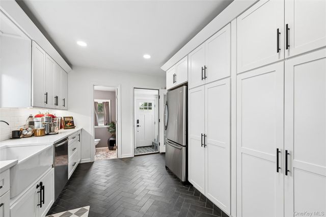 104 Park Avenue, Babylon, NY 11702