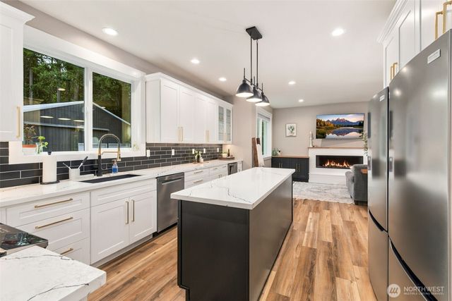 945 & 953 Lummi Drive, Fox Island, WA 98333