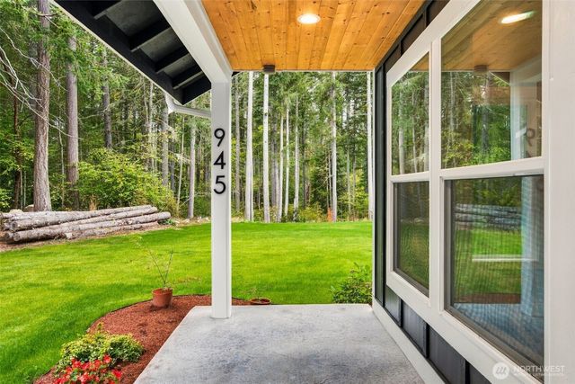 945 & 953 Lummi Drive, Fox Island, WA 98333