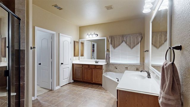 1736 Lewis Crossing Drive, Keller, TX 76248