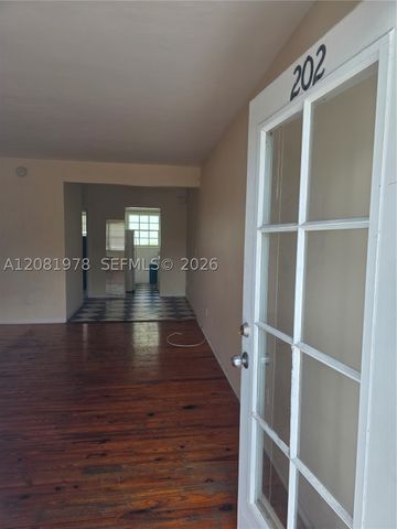 635 8th St 202, Miami Beach, FL 33139