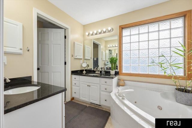 5114 Timberridge Drive, Bellevue, NE 68133