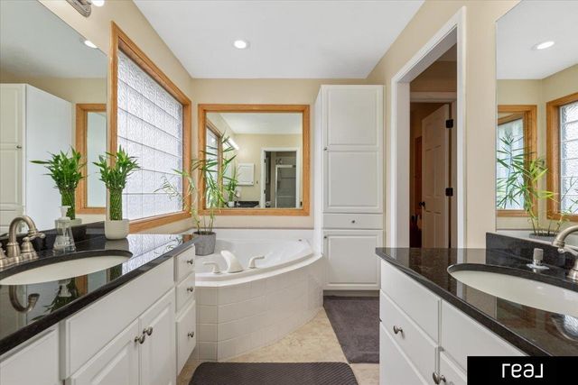 5114 Timberridge Drive, Bellevue, NE 68133