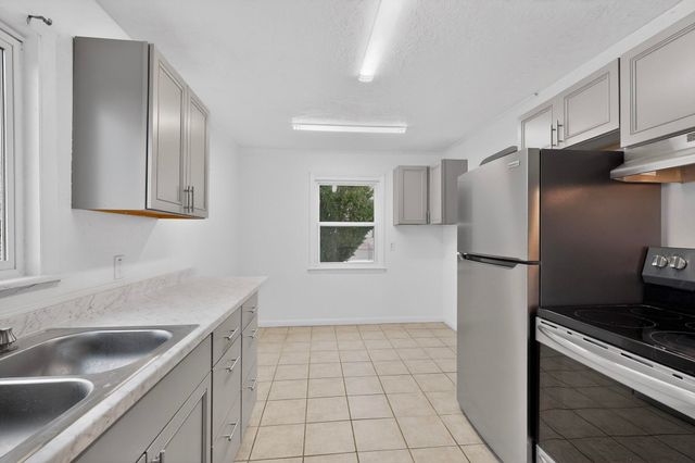 2429 Palomas Drive NE, Albuquerque, NM 87110