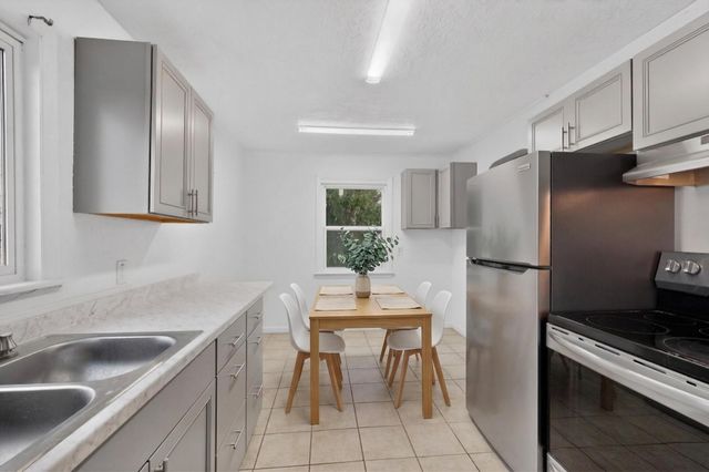 2429 Palomas Drive NE, Albuquerque, NM 87110