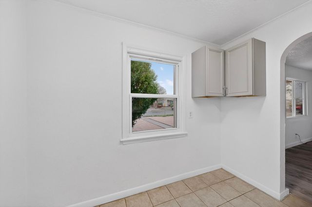 2429 Palomas Drive NE, Albuquerque, NM 87110