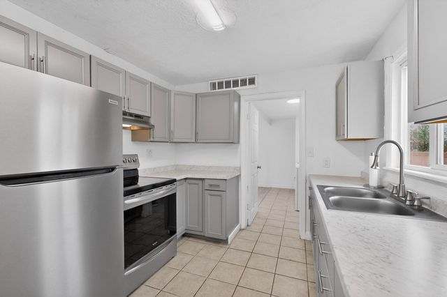 2429 Palomas Drive NE, Albuquerque, NM 87110
