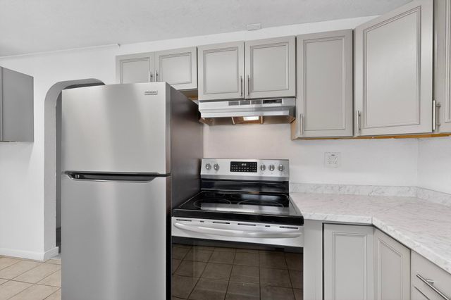 2429 Palomas Drive NE, Albuquerque, NM 87110