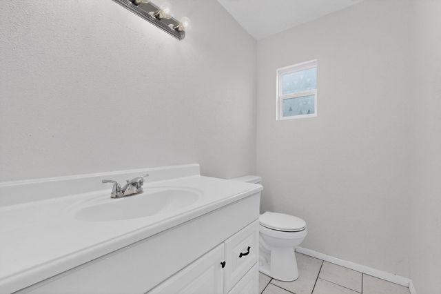 2429 Palomas Drive NE, Albuquerque, NM 87110