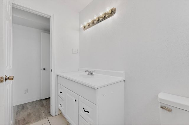 2429 Palomas Drive NE, Albuquerque, NM 87110