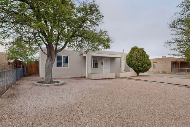 2429 Palomas Drive NE, Albuquerque, NM 87110