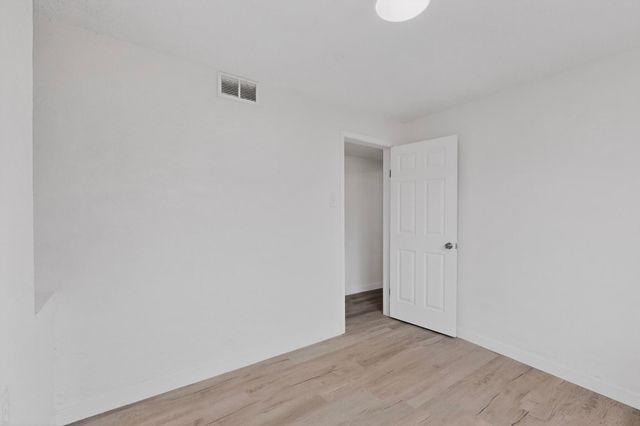 2429 Palomas Drive NE, Albuquerque, NM 87110