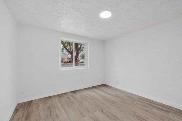 2429 Palomas Drive NE, Albuquerque, NM 87110