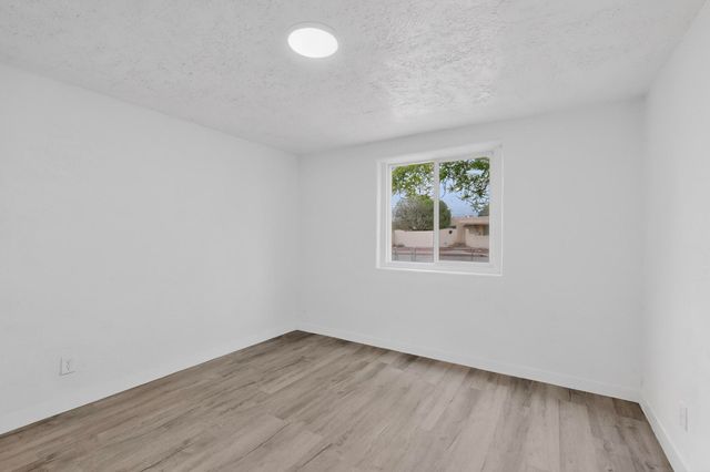 2429 Palomas Drive NE, Albuquerque, NM 87110