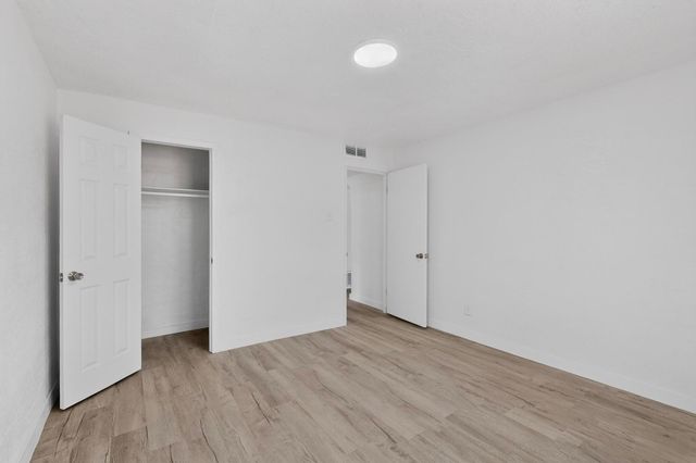 2429 Palomas Drive NE, Albuquerque, NM 87110
