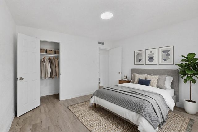 2429 Palomas Drive NE, Albuquerque, NM 87110