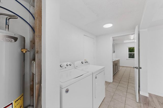 2429 Palomas Drive NE, Albuquerque, NM 87110