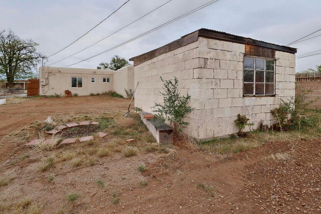 2429 Palomas Drive NE, Albuquerque, NM 87110