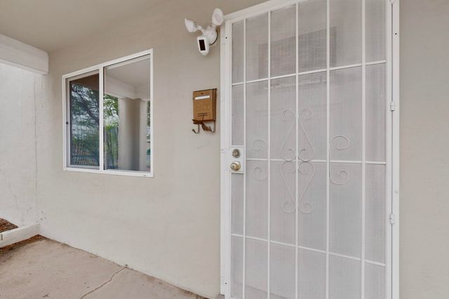 2429 Palomas Drive NE, Albuquerque, NM 87110