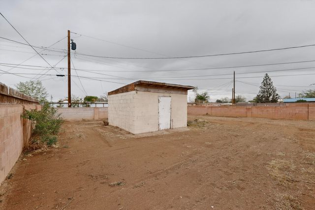 2429 Palomas Drive NE, Albuquerque, NM 87110