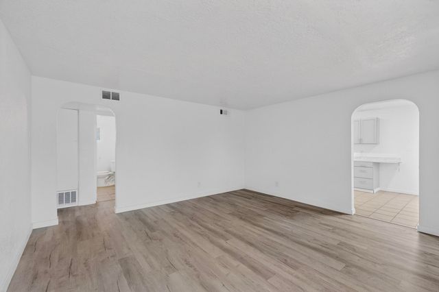 2429 Palomas Drive NE, Albuquerque, NM 87110