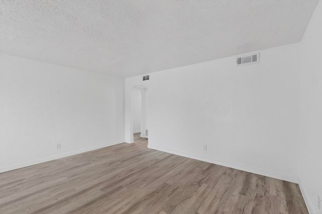 2429 Palomas Drive NE, Albuquerque, NM 87110