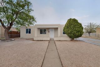 2429 Palomas Drive NE, Albuquerque, NM 87110