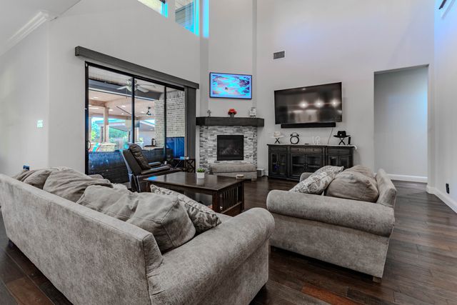 1616 Country Club Drive, Mansfield, TX 76063